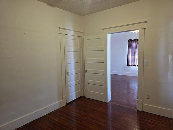 3rd image of 301 W 3rd St