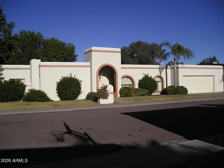 220 E Aster Dr — Photo 1