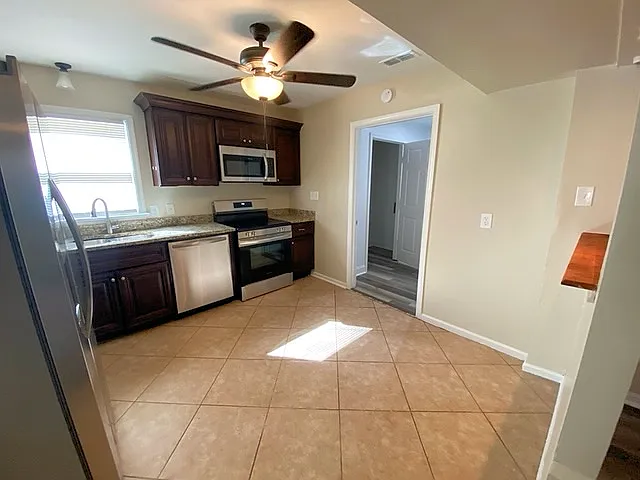 352 Paulette Dr — Photo 10