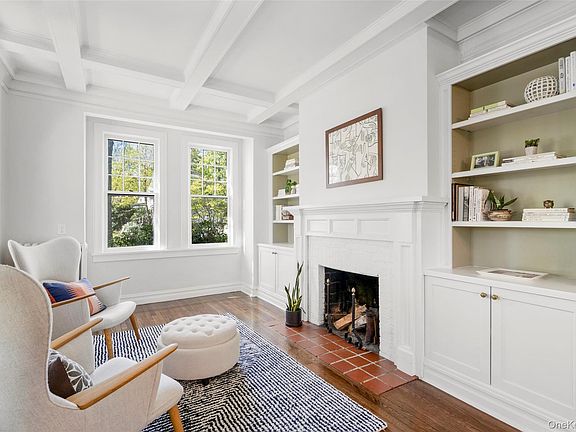 5th image of 225 Rockingstone Avenue