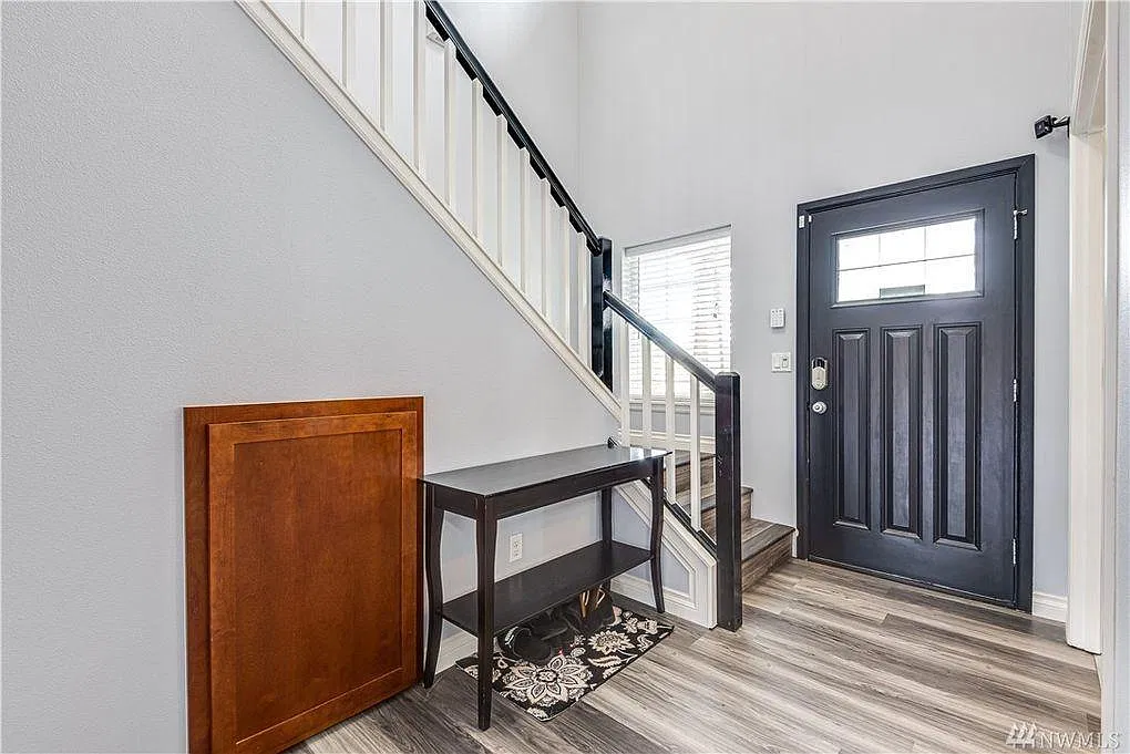 4 bed, 2.5 bath, 2076 sqft, $3,000 — Photo 4