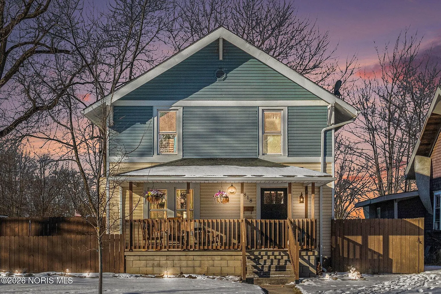 818 Nicholas St photo 1