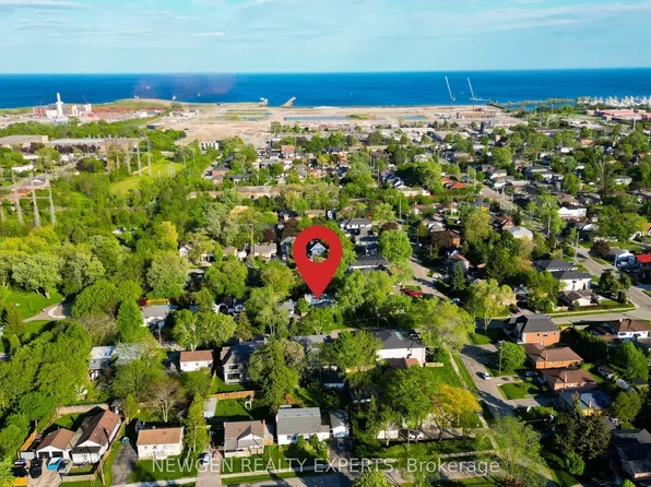 1070 Pelham Ave, Mississauga, ON L5E 1L2