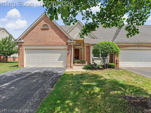 5517 Elmhurst Dr #27, Trenton, MI 48183