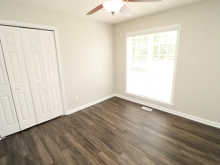 504 Noonday Ct — Photo 26