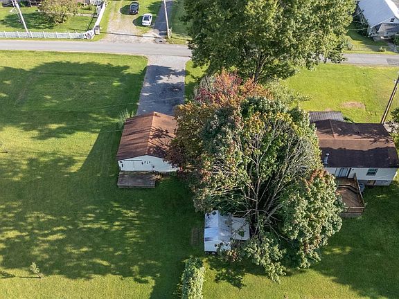 3rd image of 206 Wood Rd