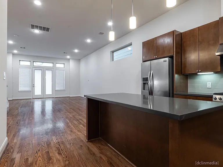 1224 Thompson — Photo 15