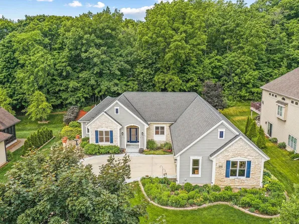 W164S6779 Chamberlain Hill DRIVE, Muskego, WI 53150