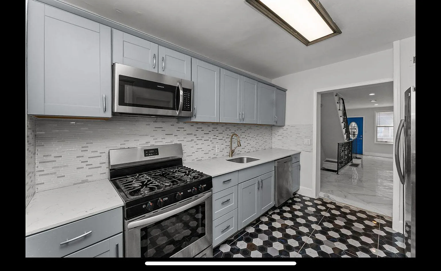 3 bed, 1.5 bath, 1100 sqft, $1,950 — Photo 2