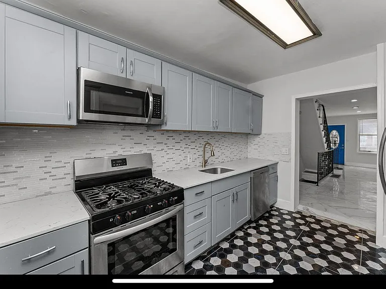 355 Tree St — Photo 2
