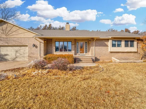 421 Cedar Ridge Dr, Newton, KS 67114