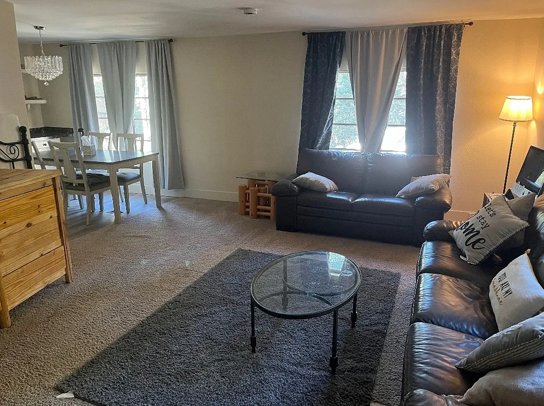 3 bed, 1368 sqft, $2,200 — Photo 2
