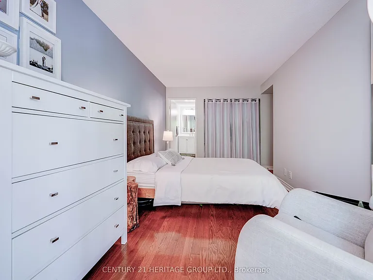 92 King St E #207 — Photo 15
