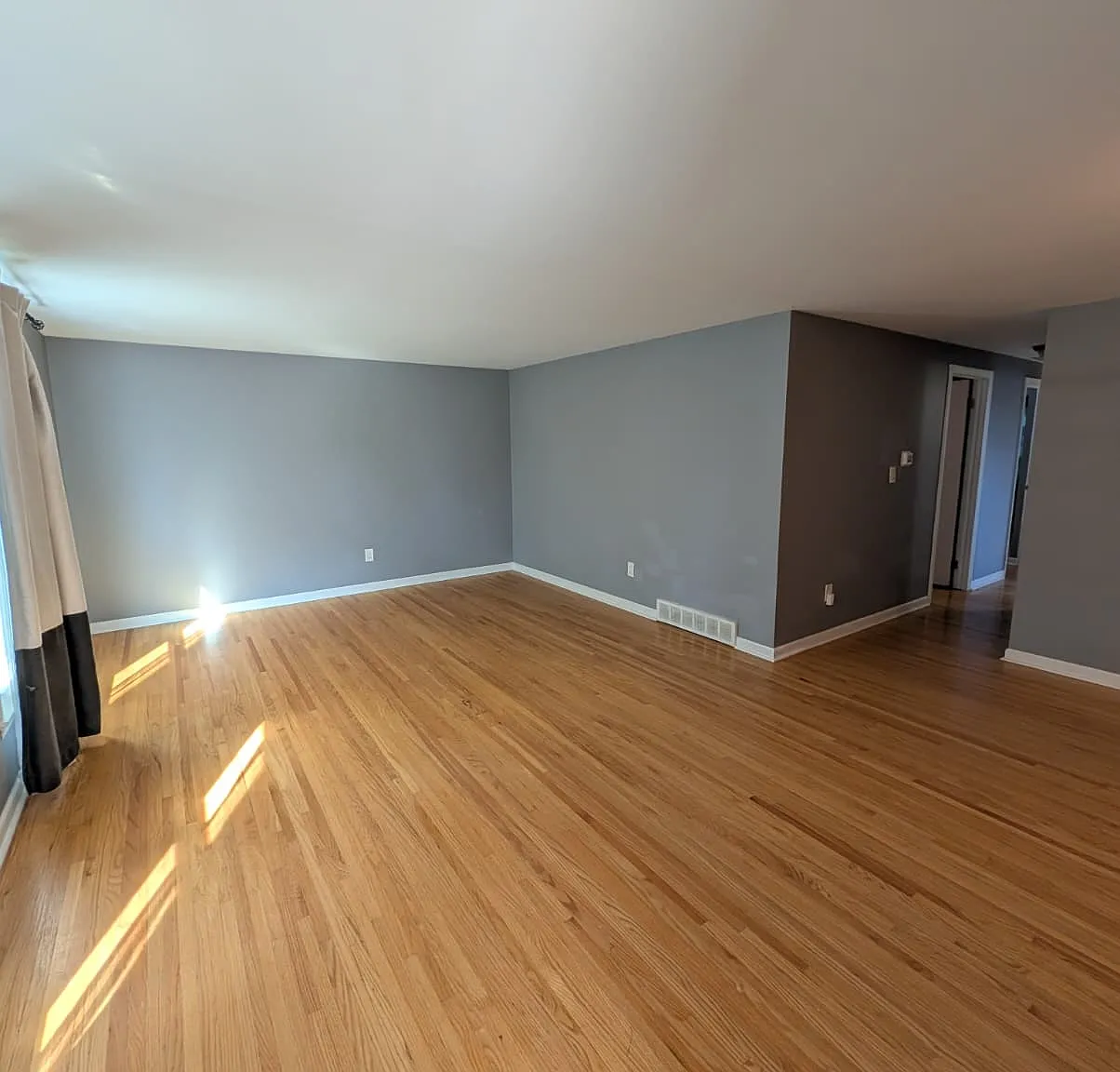 3 bed, 1170 sqft, $2,200 — Photo 4