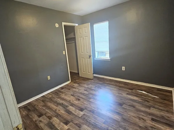 202 Clarence Ray Dr, Hattiesburg, MS 39402