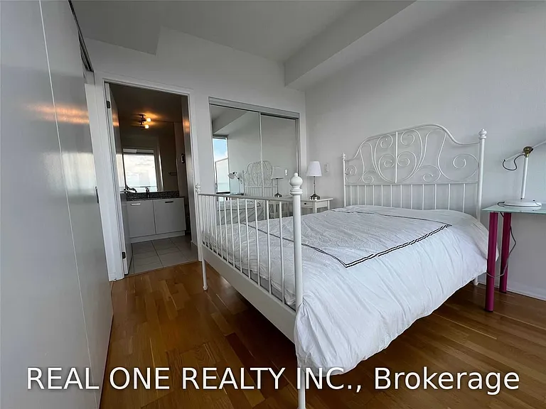 832 Bay St #3903 — Photo 19