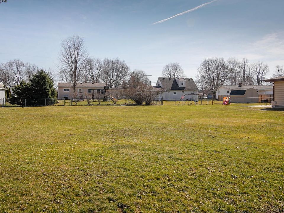335 Woodlark St-101
