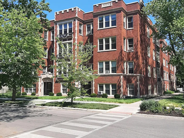 7008 N Greenview Ave #1 — Photo 1