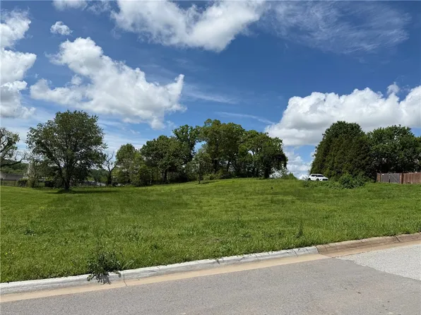 W Champions Blvd #94, Rogers, AR 72758