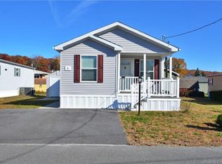 4 Oak Ln, Danbury, CT 06811