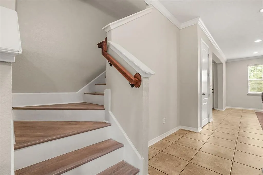 3 bed, 2.5 bath, 1940 sqft, $2,490 — Photo 4