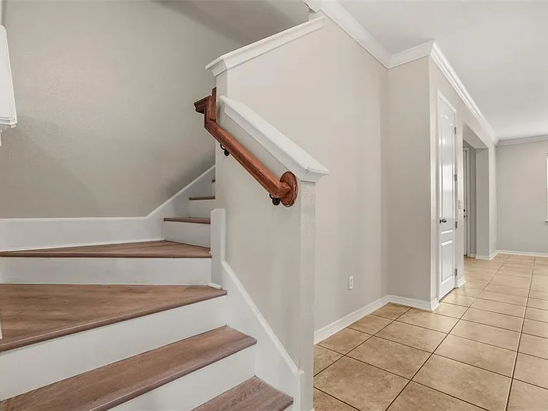 561 Telfair Square Ct — Photo 4