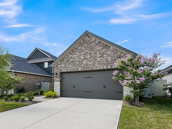 3rd image of 9522 Sugar Berry Dr