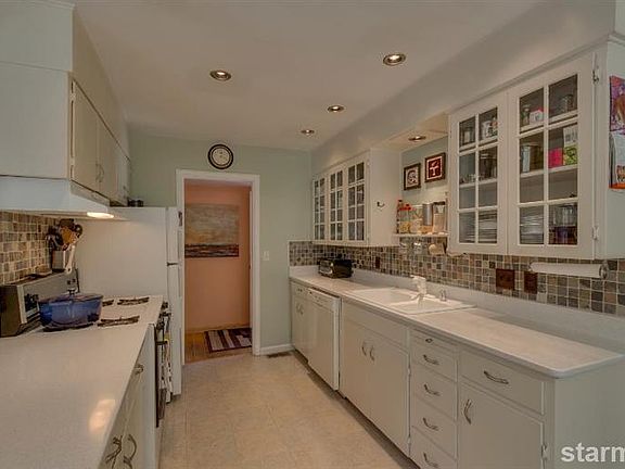 5th image of 694 Patricia Ln