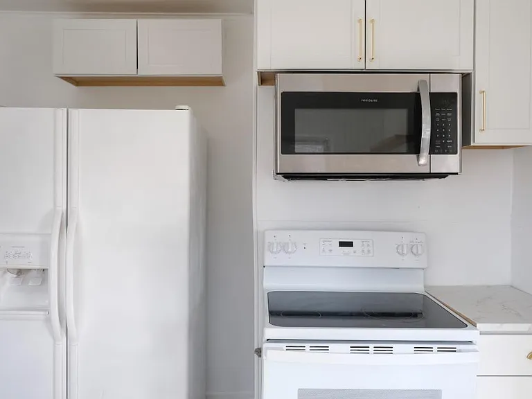 3038 Melita Ave — Photo 9