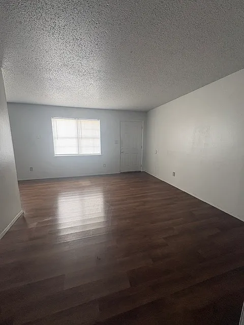 2 bed, 750 sqft, $550 — Photo 1