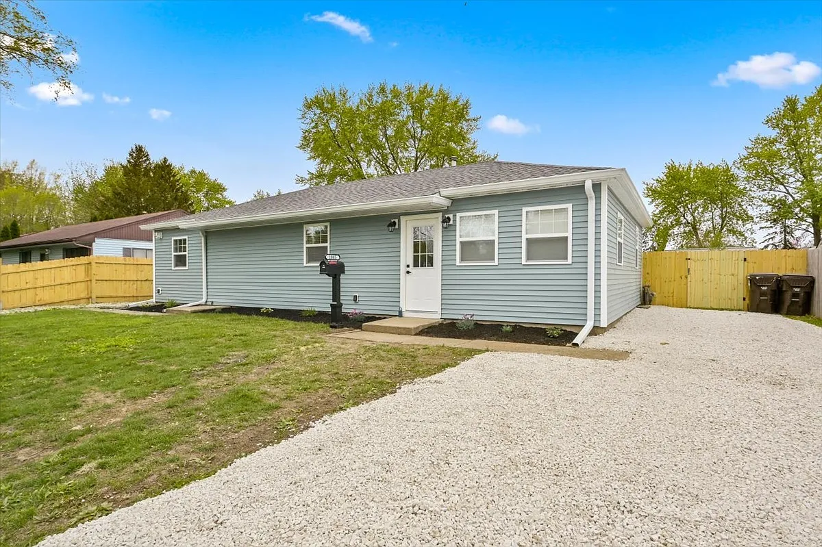 1085 Eastview Dr photo 1