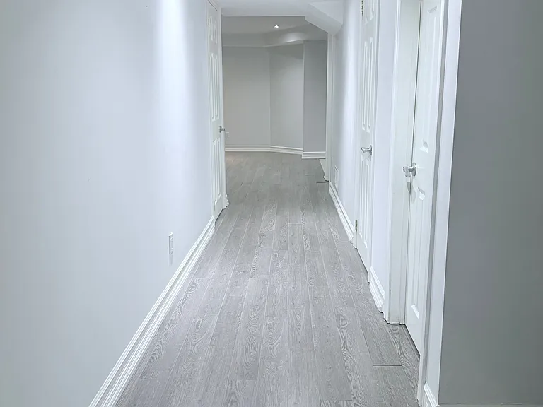 70 Robertson Close #BASEMENT — Photo 13