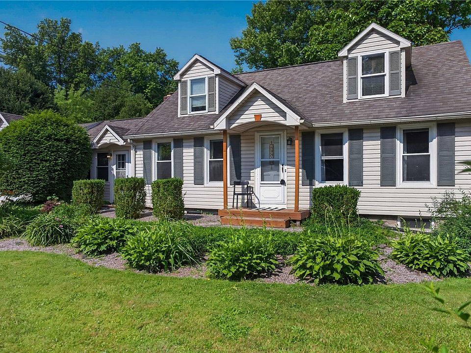 1st image of 700 Maple Dr