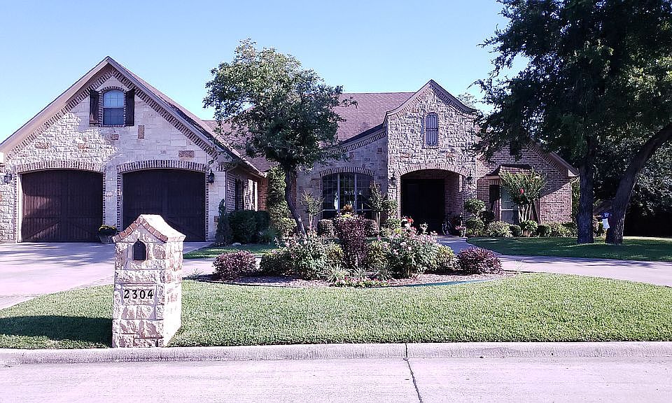 1st image of 2304 Fair Oaks Dr