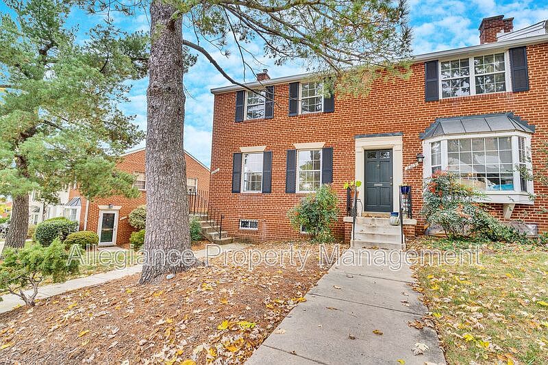 1st image of 2221 N Dearing St #103
