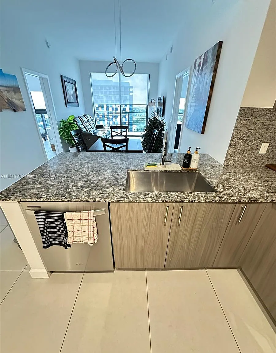 5350 Park Condo — Photo 4
