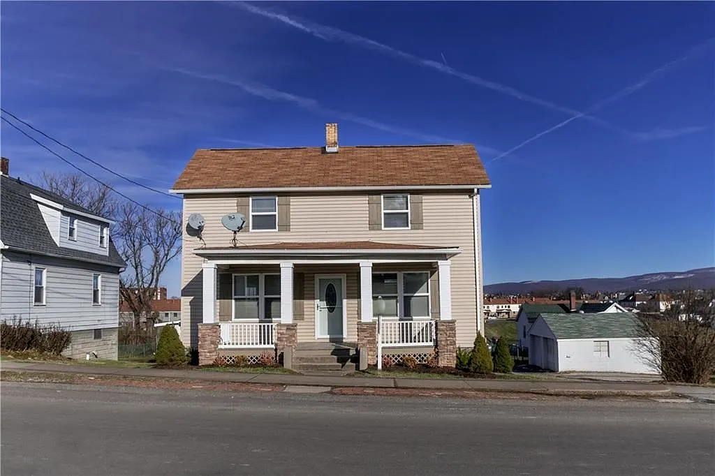 102 Easy St photo 1