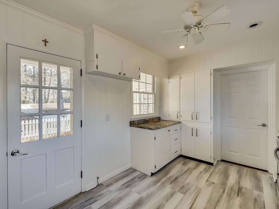 20th image of 134 Lake Bluff Drive