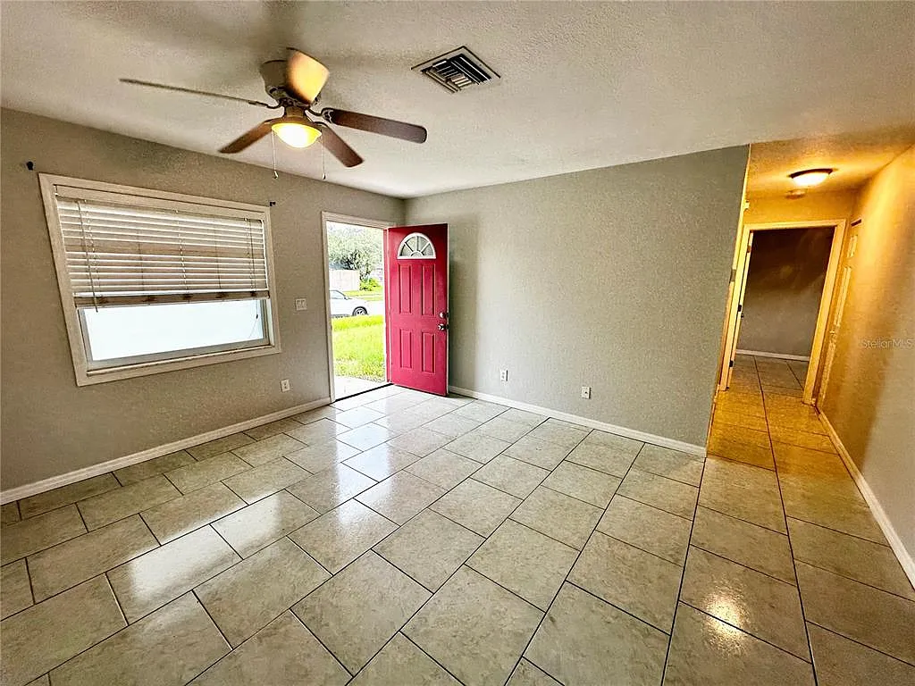2 bed, 1.0 bath, 744 sqft, $1,375 — Photo 4