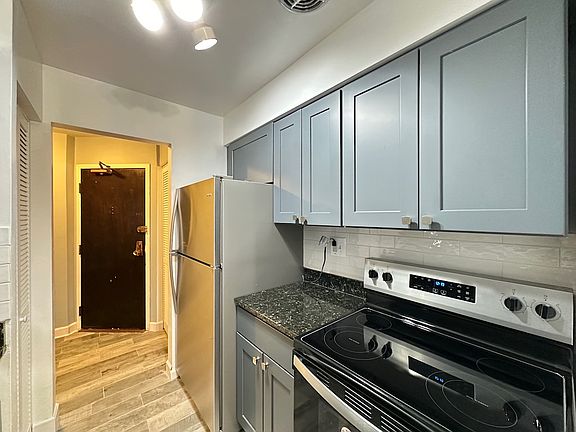 3rd image of 3825 N Pine Grove Ave #12