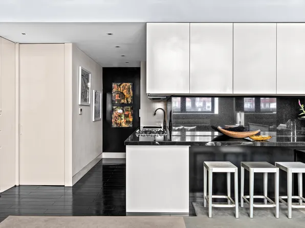 196 6th Avenue image 2 of 7