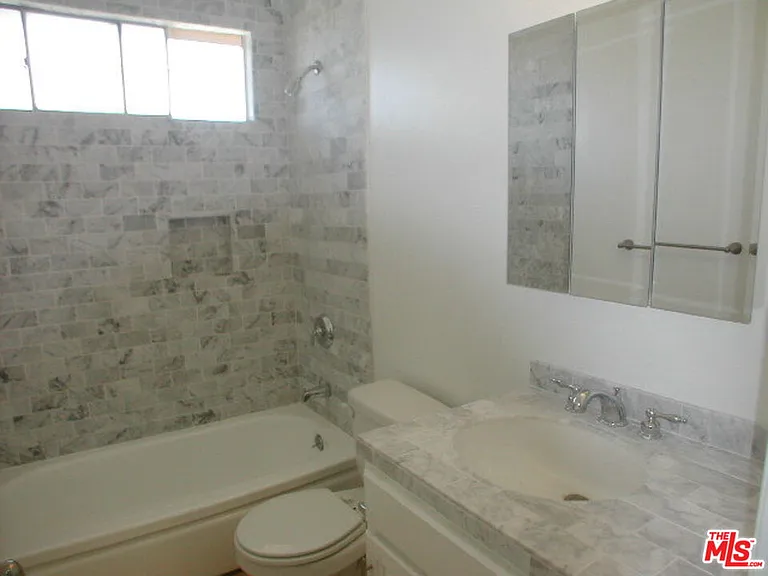 1326 S Ridgeley Dr #6 — Photo 16