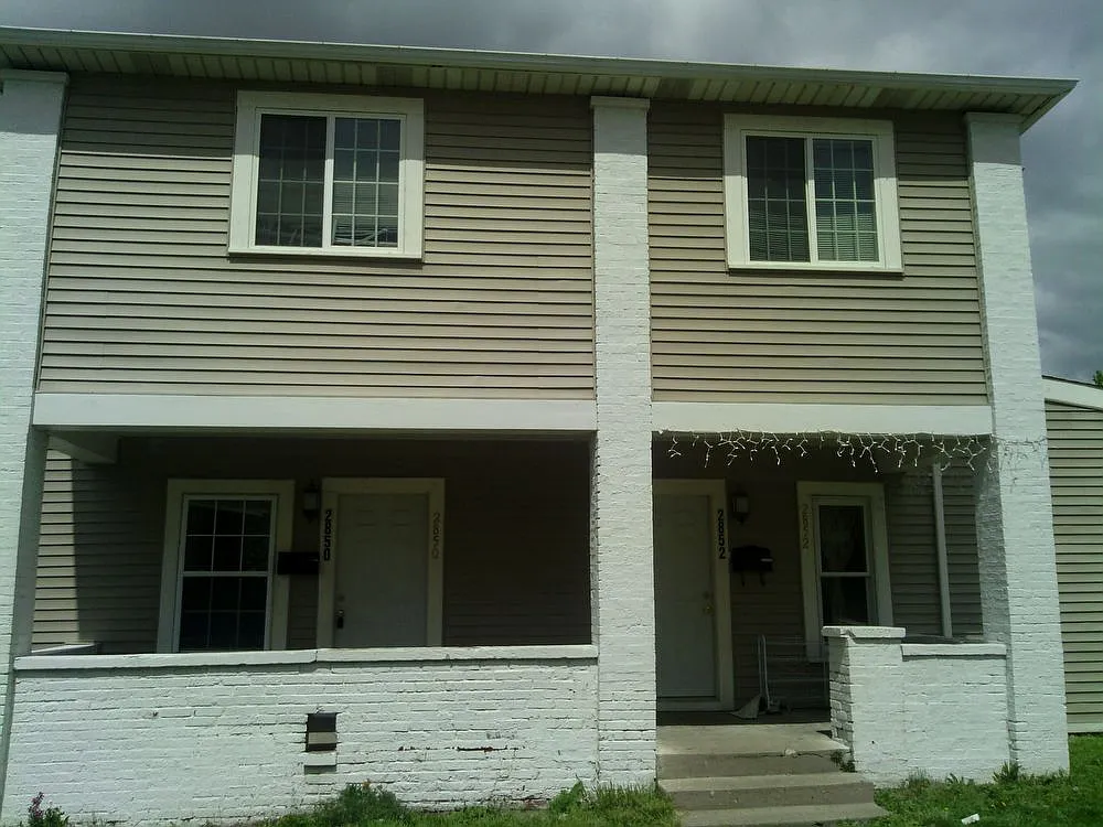 2850 E New York St photo 1
