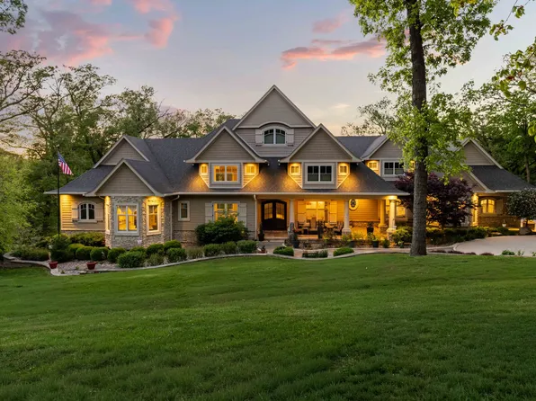 12993 Oak Brook Dr, Urbandale, IA 50323