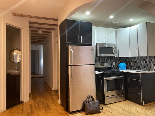 Rented by RENTBK LLC | media 16