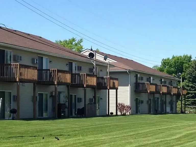 546 Superior Ave #A — Photo 2