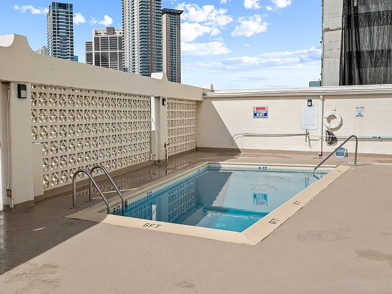 818 S King St #1007 — Photo 24