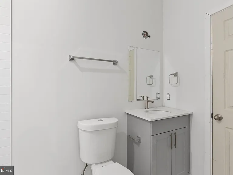 223 S 45th St #1R — Photo 19
