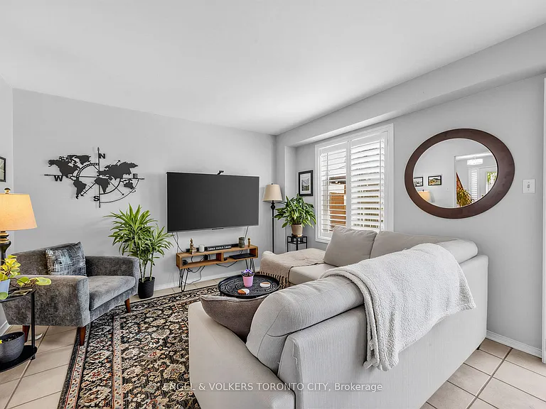 15 Fulton Cres — Photo 11
