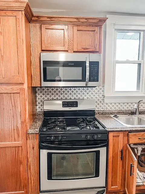 420 W Madison St — Photo 2
